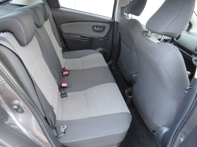 2015 TOYOTA YARIS 2015 1.5 VVT-h Icon Hatchback 5dr Petrol Hybrid E-CVT Euro 6 (101 ps) - Photo 8