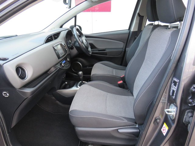 2015 TOYOTA YARIS 2015 1.5 VVT-h Icon Hatchback 5dr Petrol Hybrid E-CVT Euro 6 (101 ps) - Photo 9