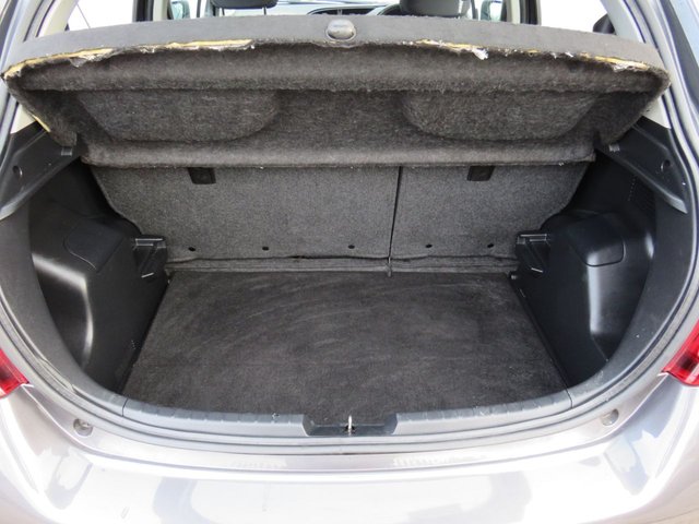 2015 TOYOTA YARIS 2015 1.5 VVT-h Icon Hatchback 5dr Petrol Hybrid E-CVT Euro 6 (101 ps) - Photo 11