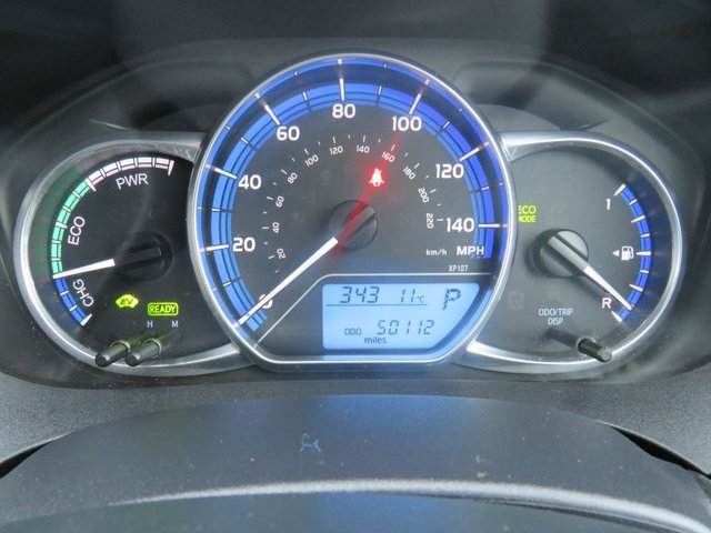 2015 TOYOTA YARIS 2015 1.5 VVT-h Icon Hatchback 5dr Petrol Hybrid E-CVT Euro 6 (101 ps) - Photo 12