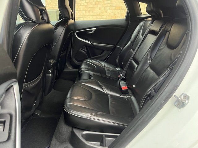 2014 VOLVO V40 2014 1.6 D2 R-Design Hatchback 5dr Diesel Manual Euro 5 (s/s) (115 ps) - Photo 8