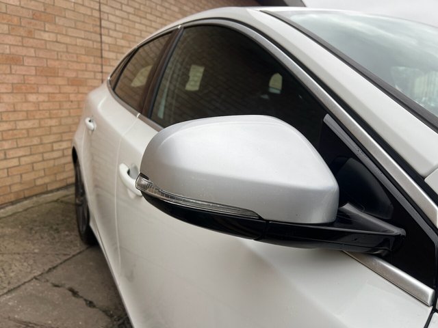 2014 VOLVO V40 2014 1.6 D2 R-Design Hatchback 5dr Diesel Manual Euro 5 (s/s) (115 ps) - Photo 9