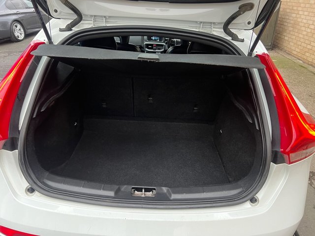 2014 VOLVO V40 2014 1.6 D2 R-Design Hatchback 5dr Diesel Manual Euro 5 (s/s) (115 ps) - Photo 11