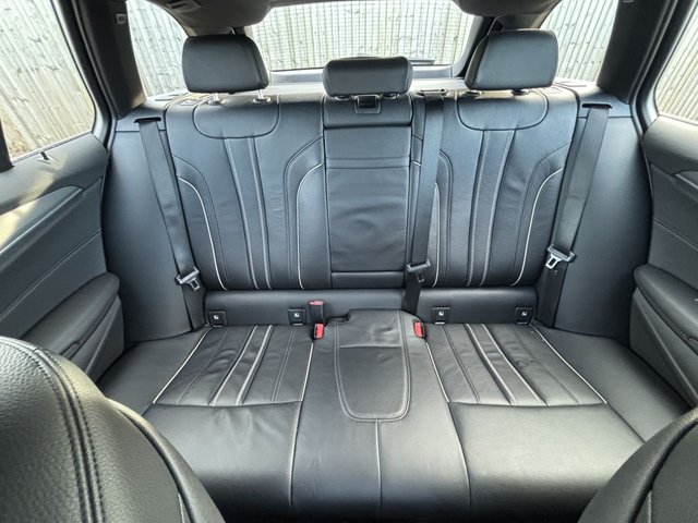 2019 BMW 5 SERIES - Photo 12