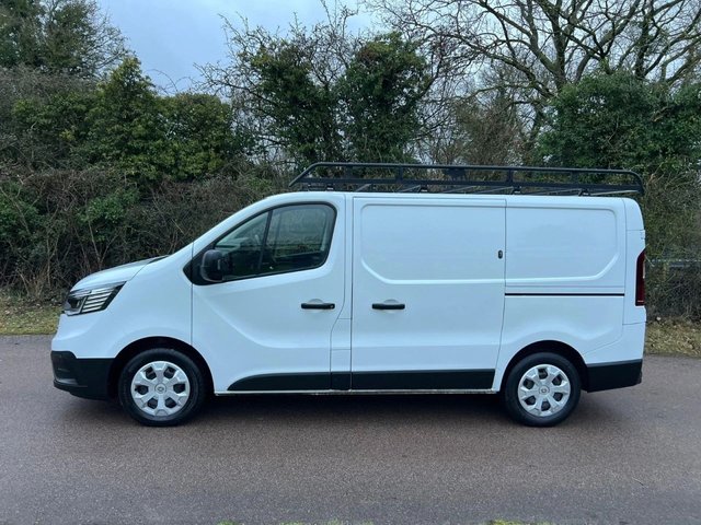 2023 RENAULT TRAFIC 2.0 dCi Blue SL28 Business+ Panel Van 5dr Diesel Manual L1 H1 Euro 6 (s/s) (130 ps) - Photo 2
