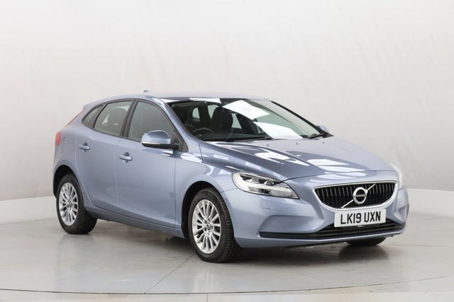 2019 Volvo V40 1.5L Momentum Nav Plus 5dr - Photo 2