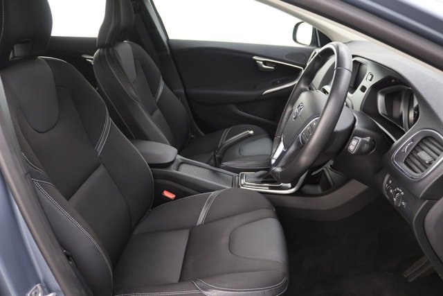 2019 Volvo V40 1.5L Momentum Nav Plus 5dr - Photo 12