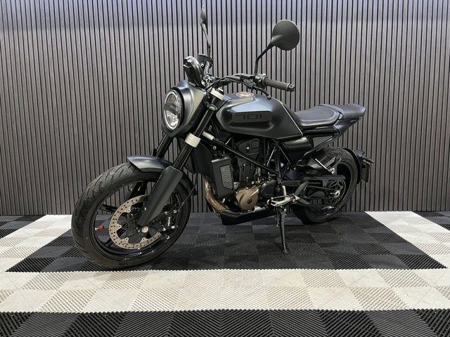 View our HUSQVARNA SVARTPILEN 701