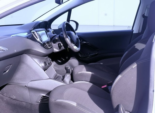 2015 PEUGEOT 208 (2015) - Photo 9