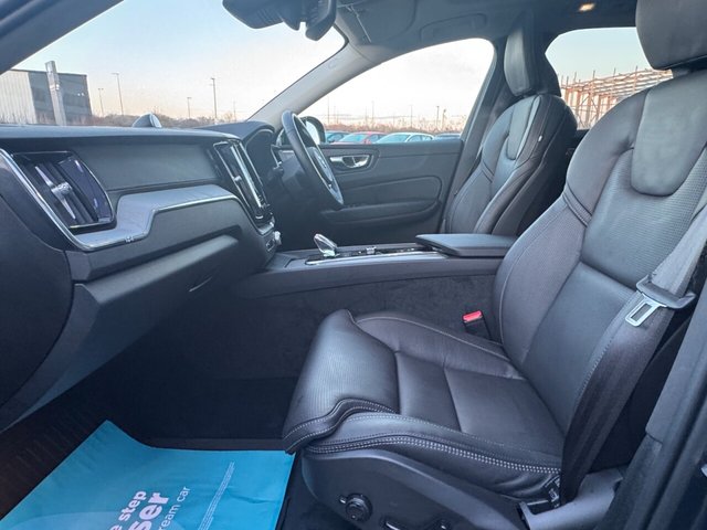 2025 VOLVO XC60 2.0 B5 MHEV Ultra Dark SUV 5dr Petrol Hybrid Auto AWD Euro 6 (s/s) (250 ps) - Photo 11