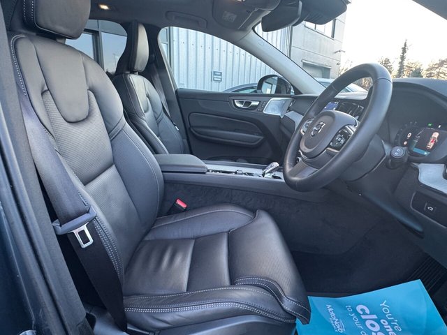 2025 VOLVO XC60 2.0 B5 MHEV Ultra Dark SUV 5dr Petrol Hybrid Auto AWD Euro 6 (s/s) (250 ps) - Photo 5