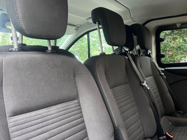 2020 Ford Tourneo Custom 2L Titanium 5dr - Photo 10