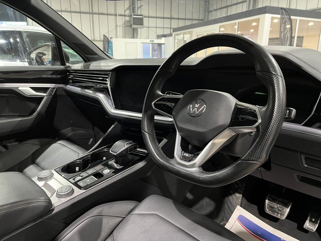 VOLKSWAGEN TOUAREG 3.0 TDI V6 Black Edition SUV 5dr Diesel Tiptronic 4Motion Euro 6 (s/s) (286 ps) - Photo 10