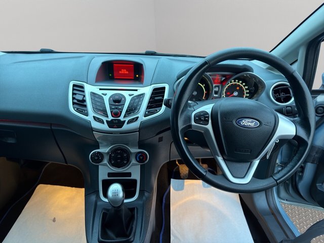 2010 Ford Fiesta 1.4L Zetec 3dr - Photo 3