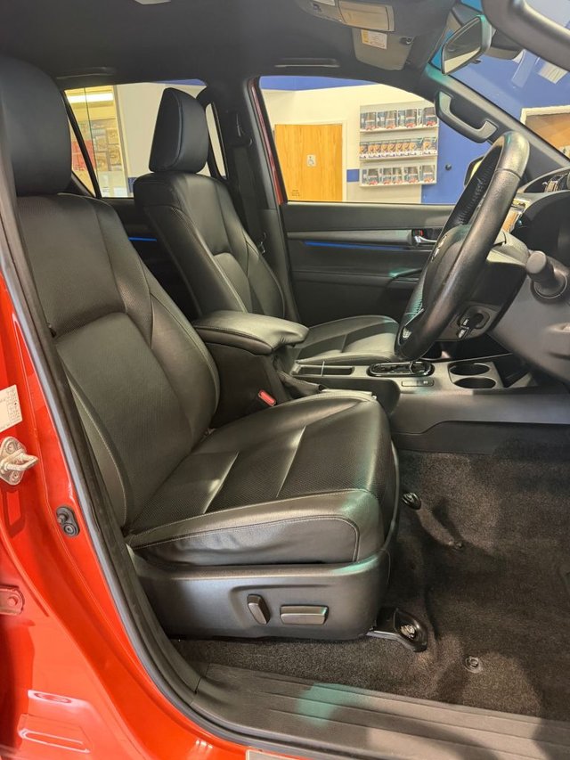 2021 Toyota HI-Lux 2.8L Invincible X 4dr - Photo 10