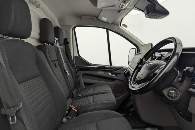 2022 Ford Transit Custom 2L Limited 5dr - Photo 3