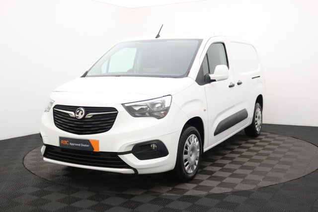 2021 Vauxhall Combo 1.5L Sportive 4dr - Photo 9