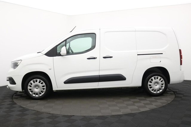 2021 Vauxhall Combo 1.5L Sportive 4dr - Photo 8