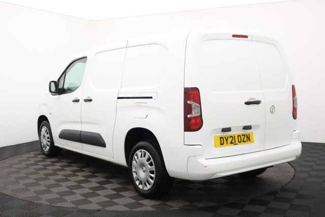 2021 Vauxhall Combo 1.5L Sportive 4dr - Photo 7