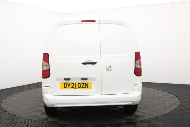 2021 Vauxhall Combo 1.5L Sportive 4dr - Photo 6