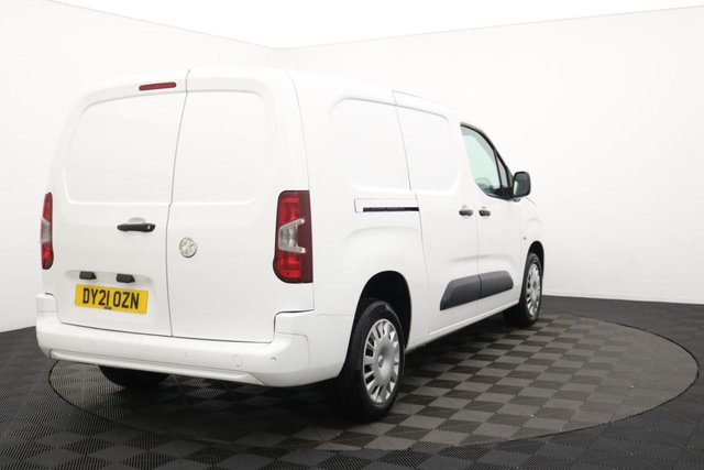 2021 Vauxhall Combo 1.5L Sportive 4dr - Photo 5