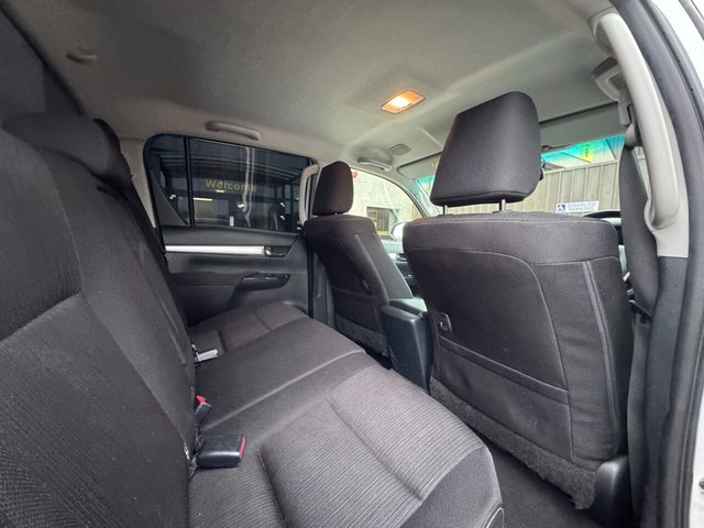 2023 TOYOTA HI-LUX 2.4 D-4D Invincible Pickup Double Cab 4dr Diesel Auto 4WD Euro 6 (s/s) (150 ps) - Photo 12