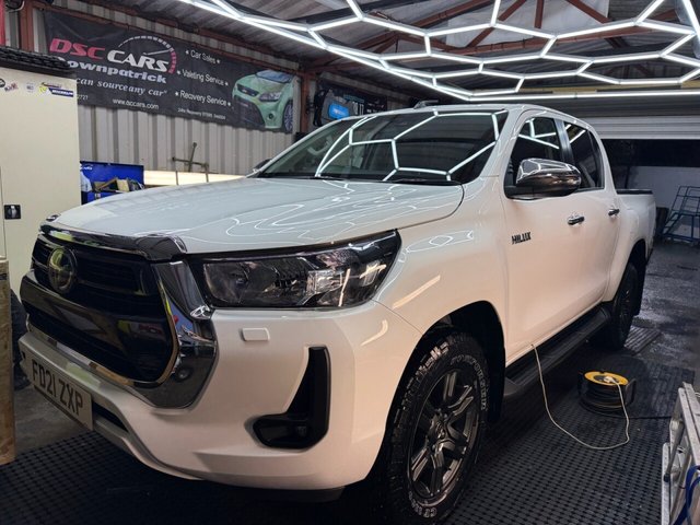 View our Toyota HI-Lux 2.4 D-4D Icon Pickup Double Cab 4dr Diesel Manual 4WD Euro 6 (s/s) (150 ps)