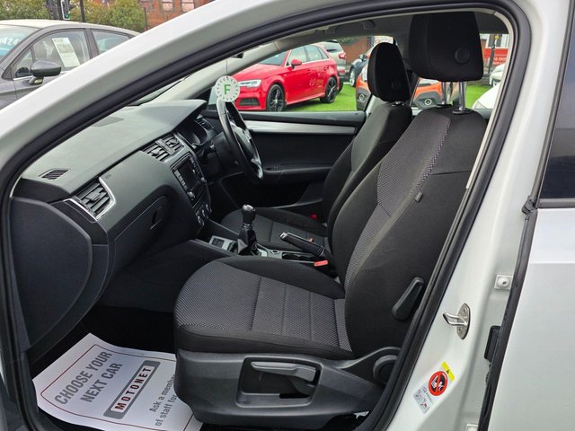 2014 SKODA OCTAVIA 1.2 TSI SE Estate 5dr Petrol Manual Euro 5 (s/s) (105 ps) - Photo 11