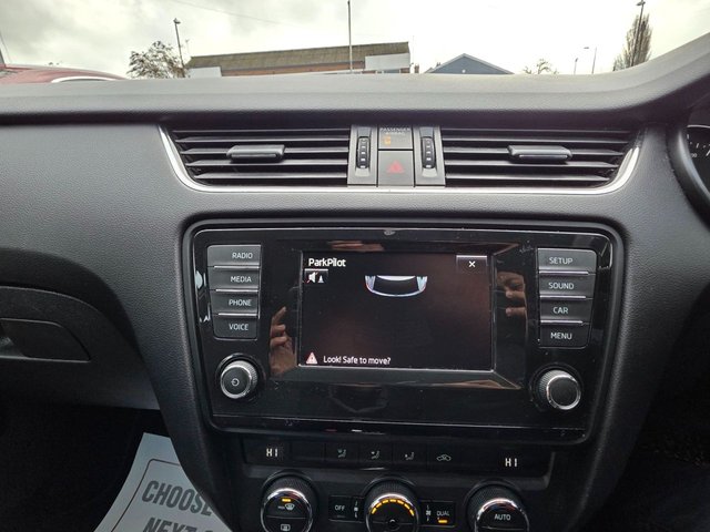 2014 SKODA OCTAVIA 1.2 TSI SE Estate 5dr Petrol Manual Euro 5 (s/s) (105 ps) - Photo 2