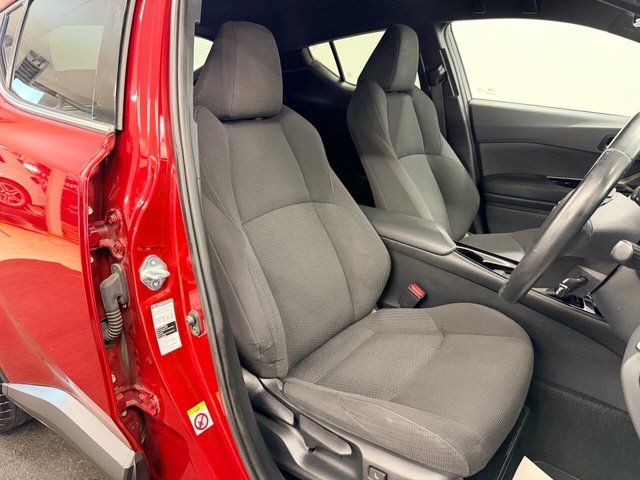 2019 TOYOTA C-HR - Photo 3