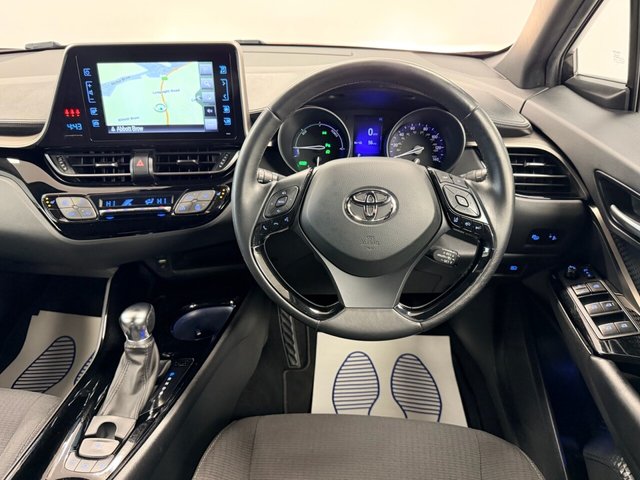 2019 TOYOTA C-HR - Photo 10