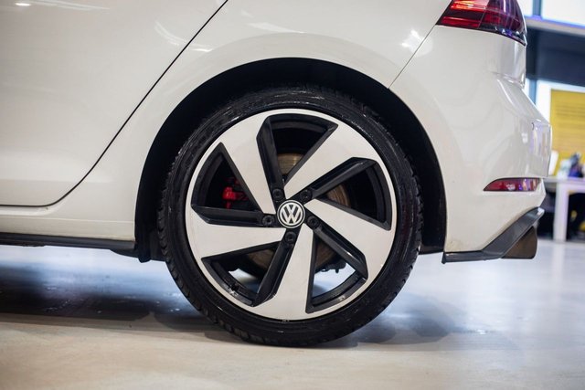 2017 Volkswagen Golf 2L GTI 5dr - Photo 7