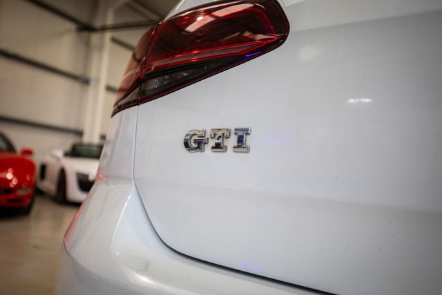 2017 Volkswagen Golf 2L GTI 5dr - Photo 11