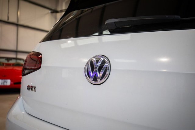 2017 Volkswagen Golf 2L GTI 5dr - Photo 12