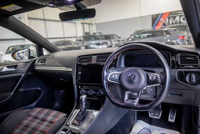 2017 Volkswagen Golf 2L GTI 5dr - Photo 2