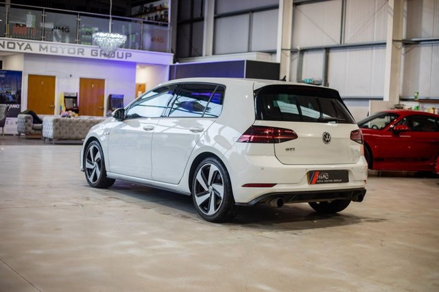 2017 Volkswagen Golf 2L GTI 5dr - Photo 4