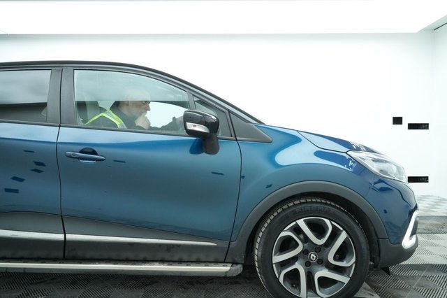 2018 Renault Captur 0.9L Iconic 5dr - Photo 3