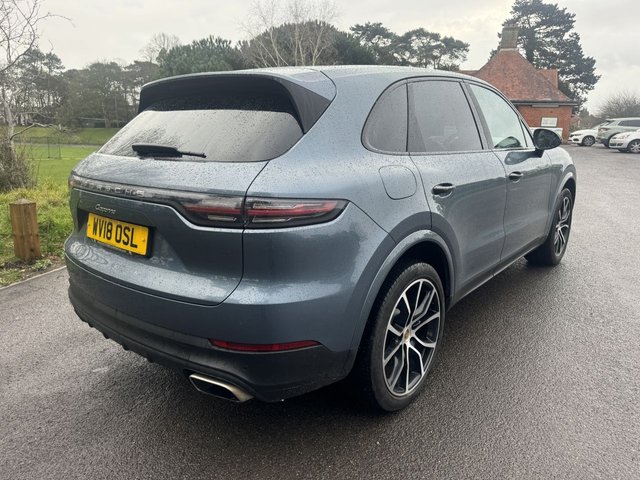 2018 PORSCHE CAYENNE - Photo 4