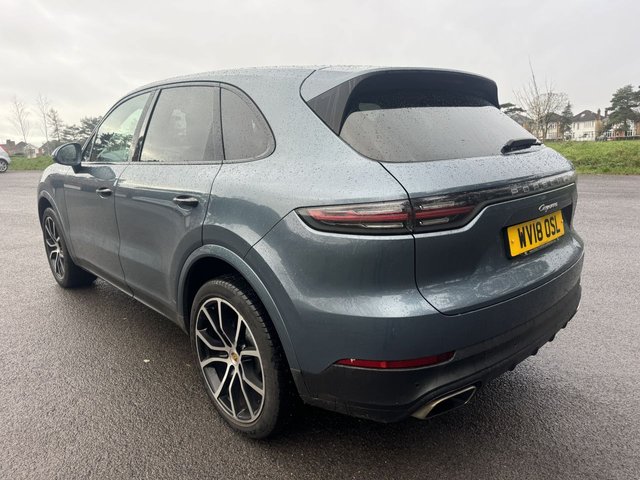 2018 PORSCHE CAYENNE - Photo 6