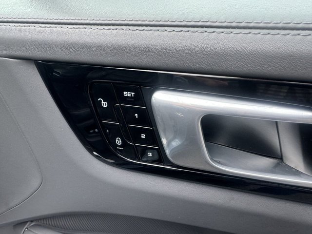 2018 PORSCHE CAYENNE - Photo 9