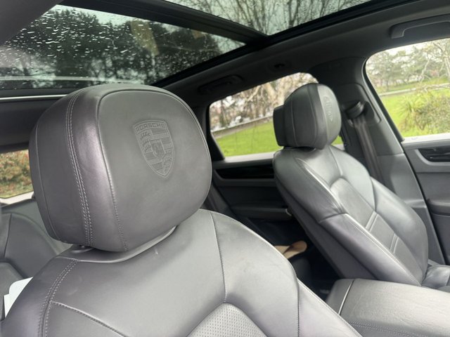 2018 PORSCHE CAYENNE - Photo 10