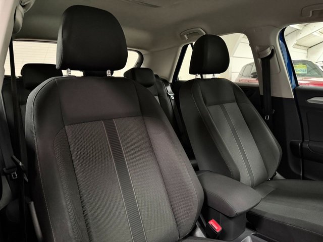 2022 Volkswagen T-Roc 1L Life 5dr - Photo 4