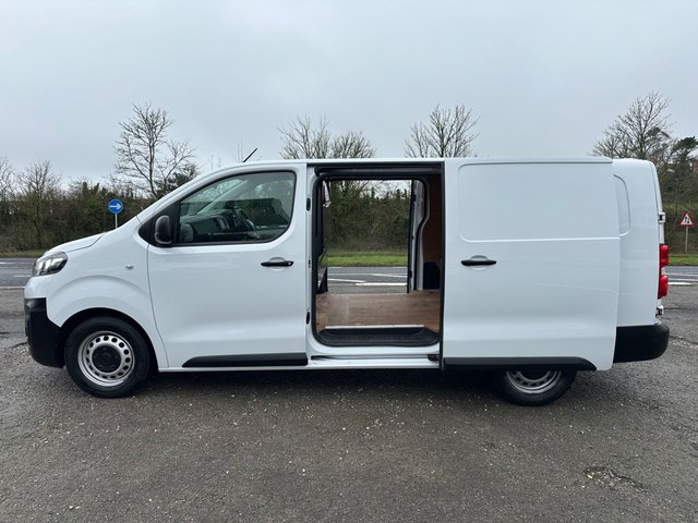 2022 VAUXHALL VIVARO - Photo 11