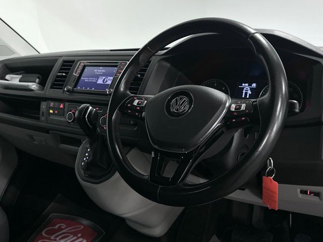 2019 Volkswagen Transporter 2L Highline 5dr - Photo 4