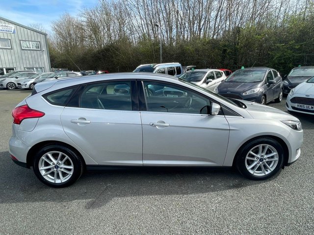 2016 Ford Focus 1L Zetec 5dr - Photo 2