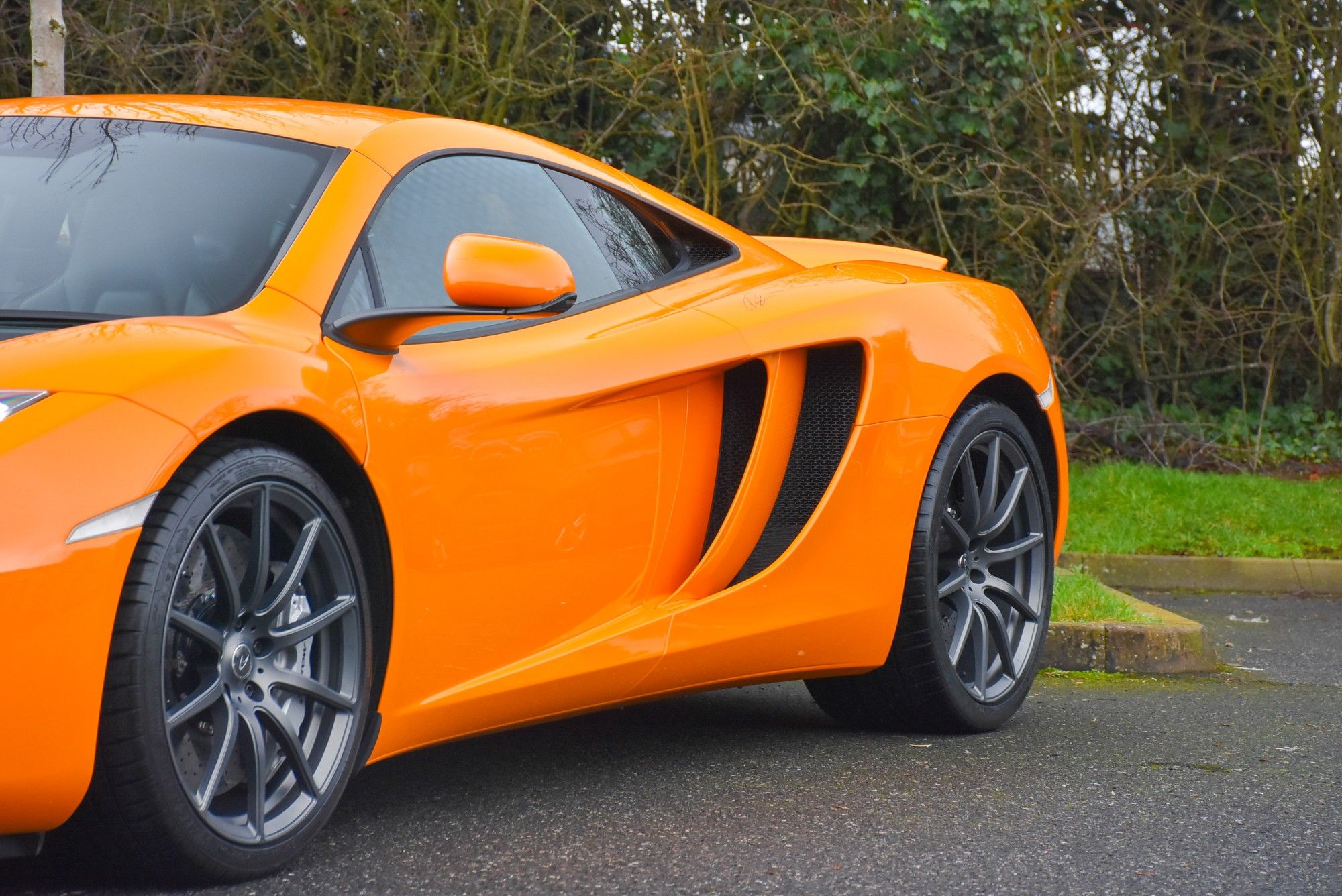 USED 2012 12 MCLAREN 12C 3.8T V8 SSG Euro 5 2dr 
