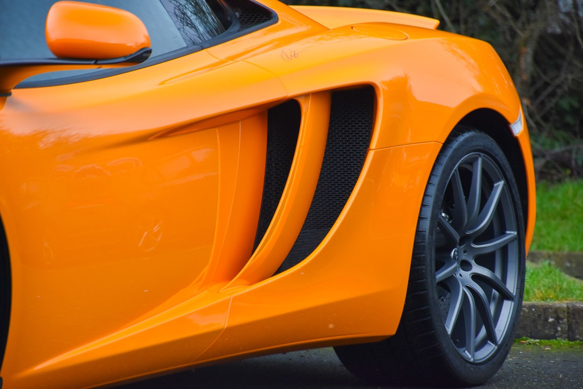 USED 2012 12 MCLAREN 12C 3.8T V8 SSG Euro 5 2dr 