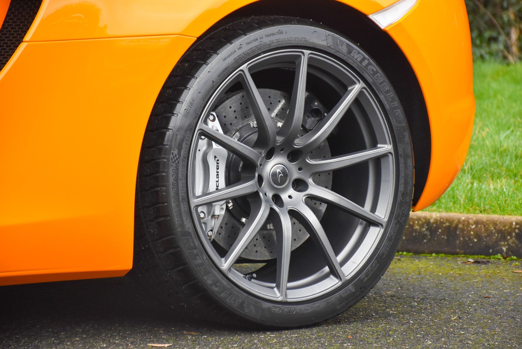 USED 2012 12 MCLAREN 12C 3.8T V8 SSG Euro 5 2dr 