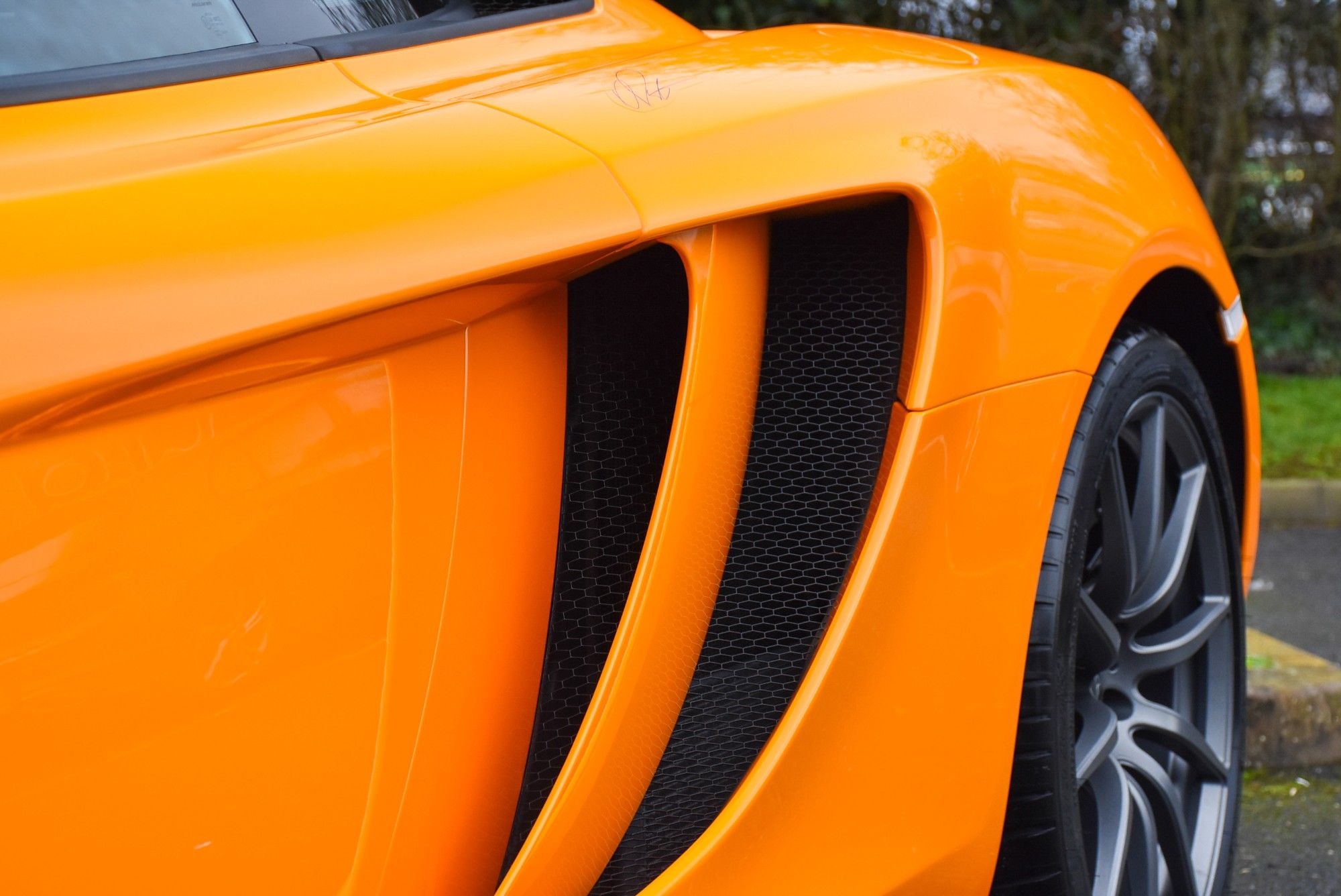 USED 2012 12 MCLAREN 12C 3.8T V8 SSG Euro 5 2dr 