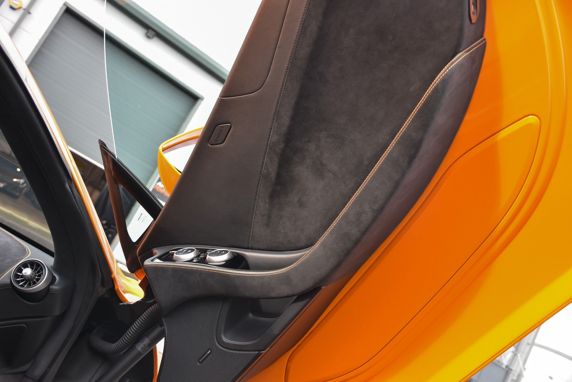 USED 2012 12 MCLAREN 12C 3.8T V8 SSG Euro 5 2dr 